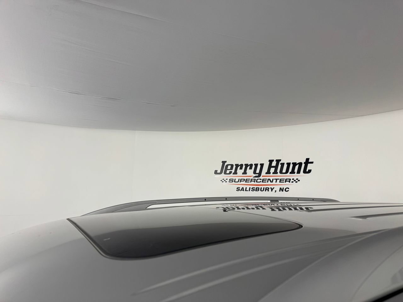 Used 2024 Nissan Armada SL w/ Captain's Chairs Package image 5