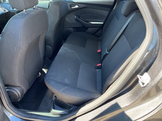 Used 2018 Ford Focus SE FWD image 3