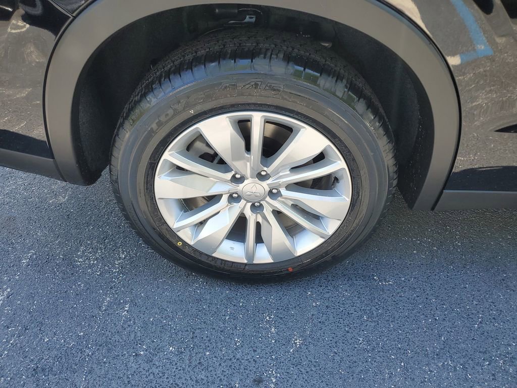 New 2026 Mitsubishi Outlander ES image 7