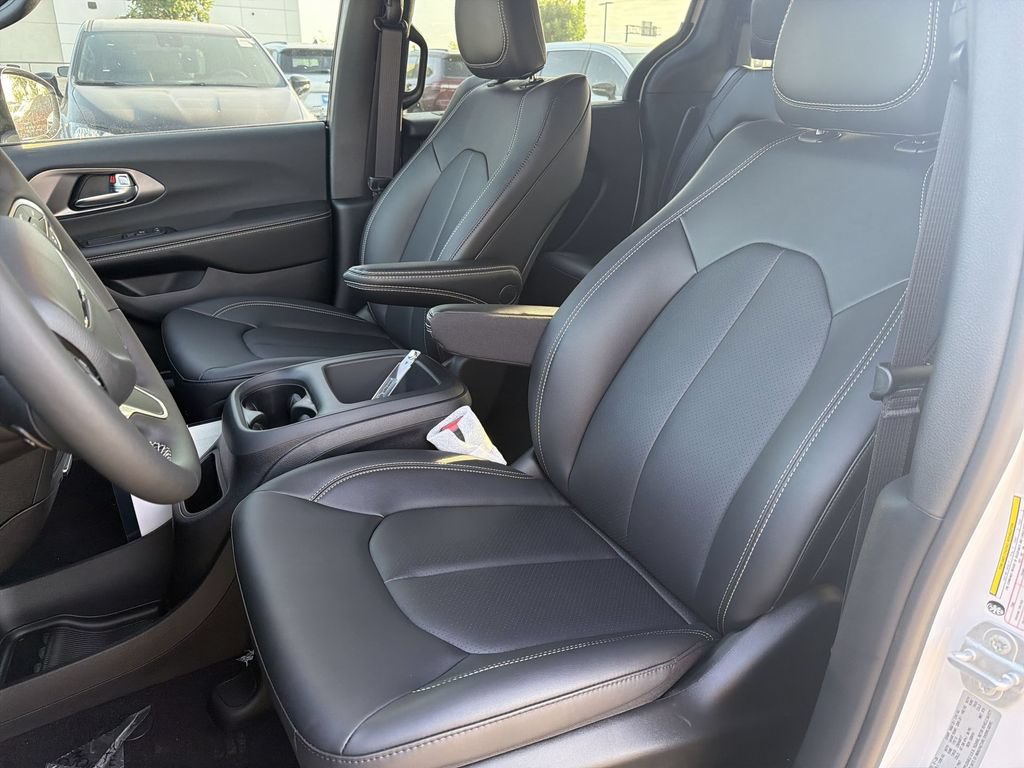 New 2026 Chrysler Pacifica Select FWD image 13