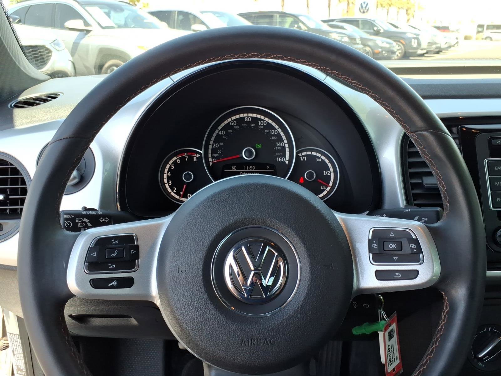 Used 2015 Volkswagen Beetle 1.8T Classic FWD image 25