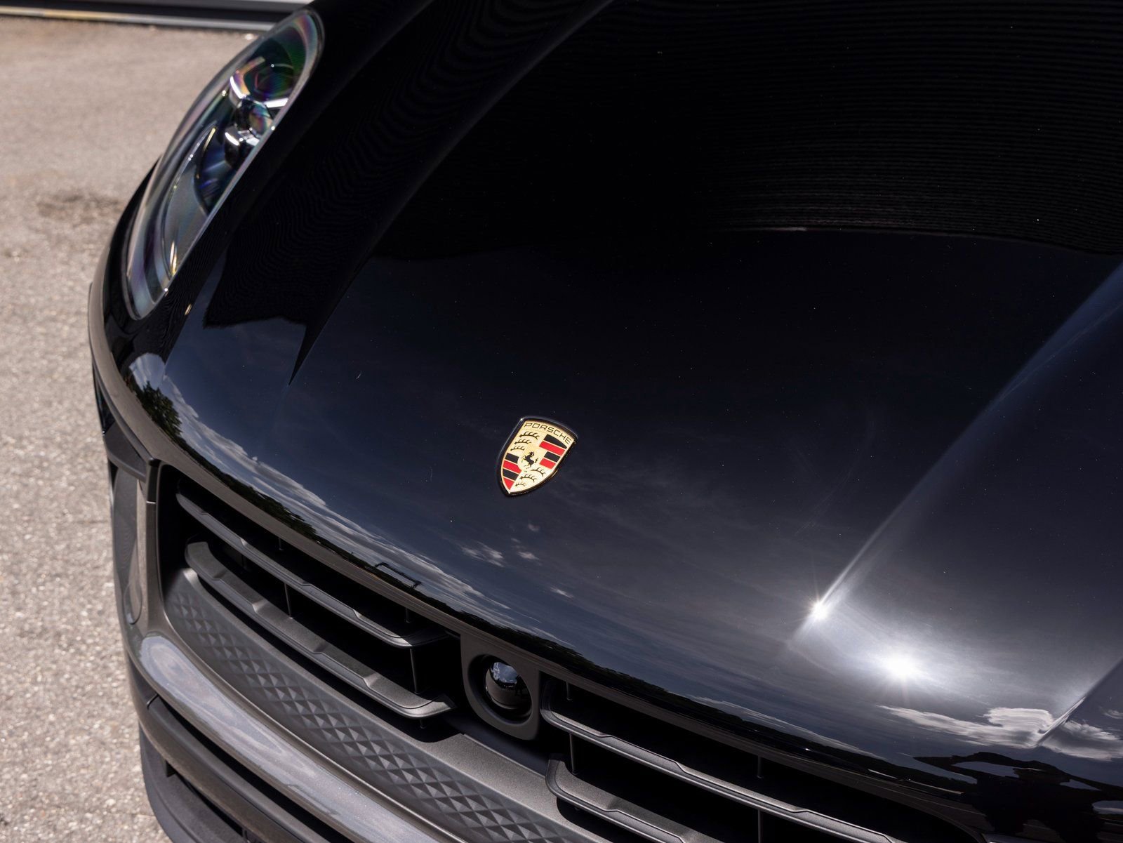 New 2025 Porsche Macan Turbo image 10