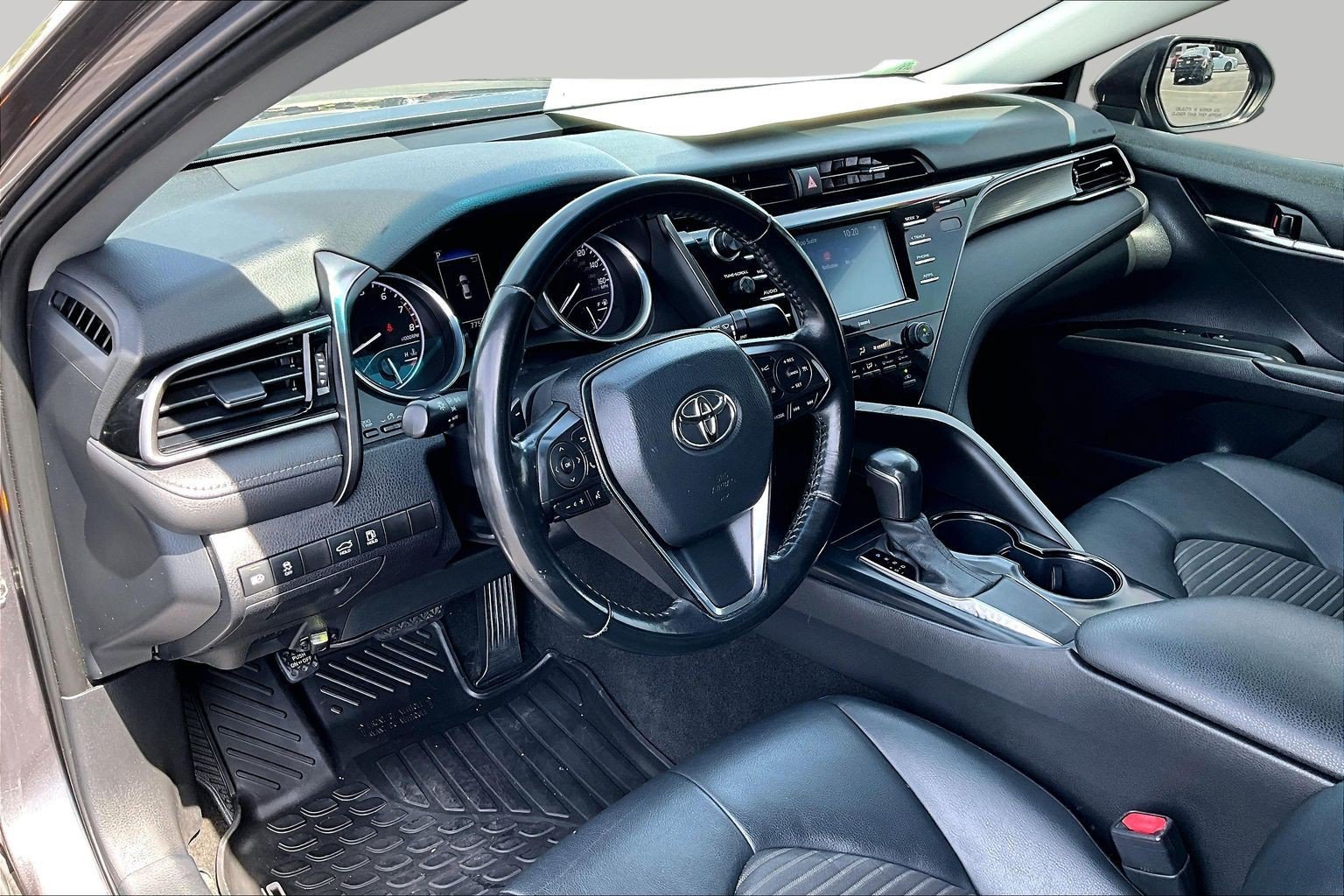 Used 2020 Toyota Camry SE FWD image 12