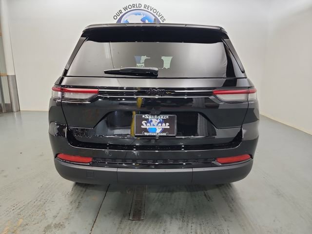 New 2025 Jeep Grand Cherokee Altitude image 7