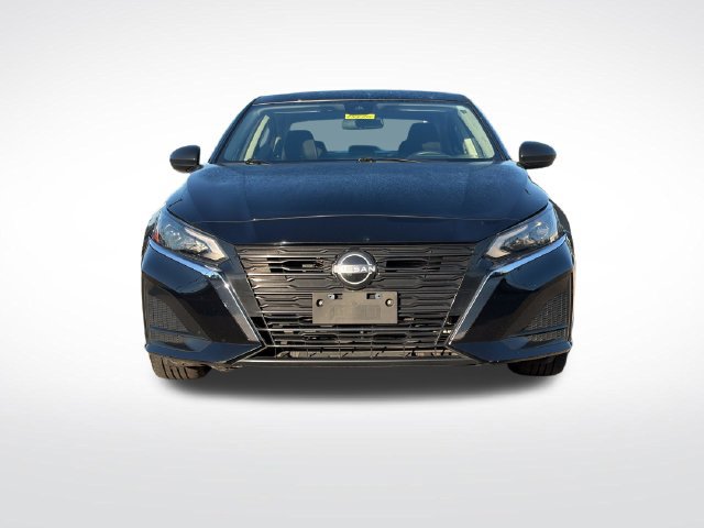 Used 2024 Nissan Altima 2.5 SV FWD image 2