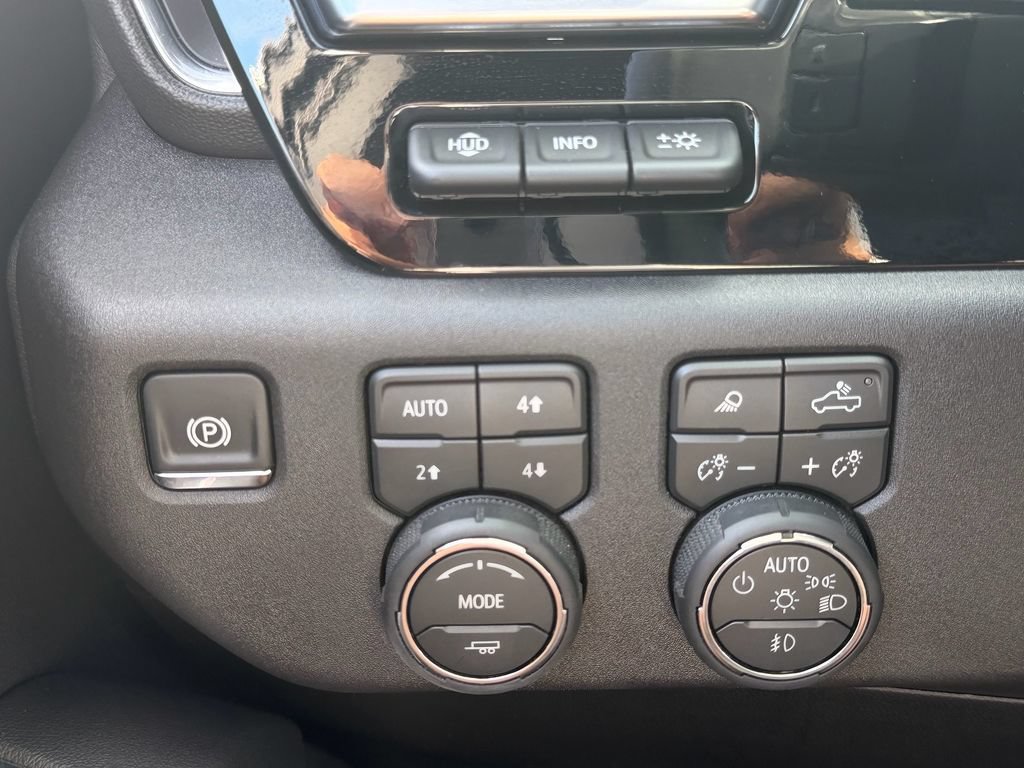 Used 2026 Chevrolet Silverado 1500 High Country w/ High Country Premium Package AWD/4WD image 34