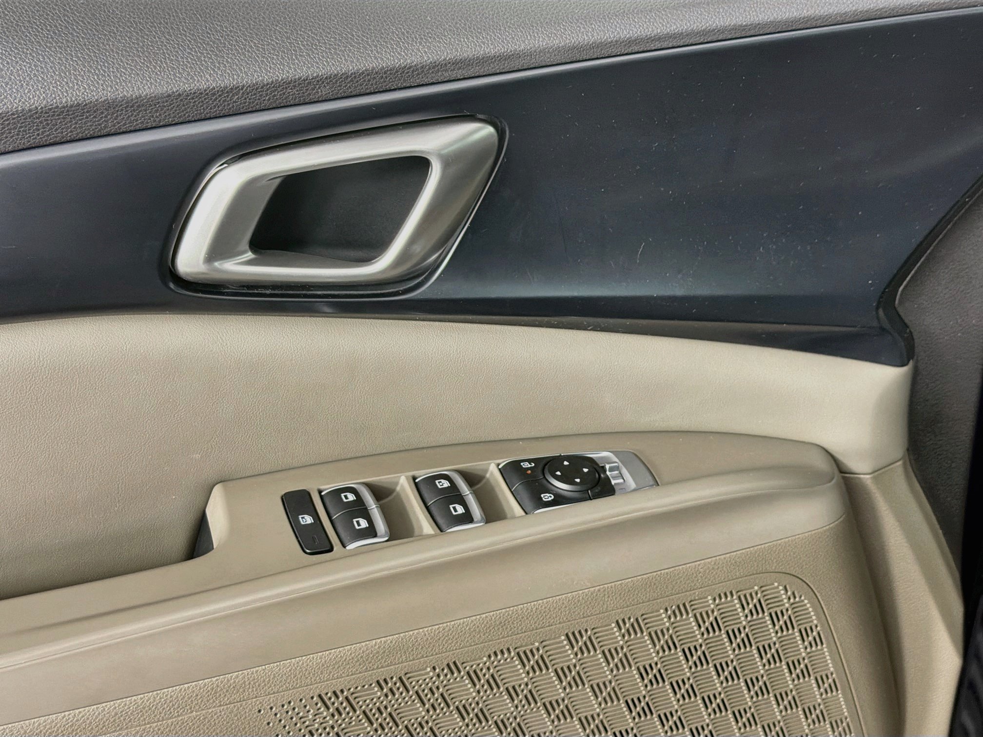 Used 2026 Kia Carnival FWD image 15