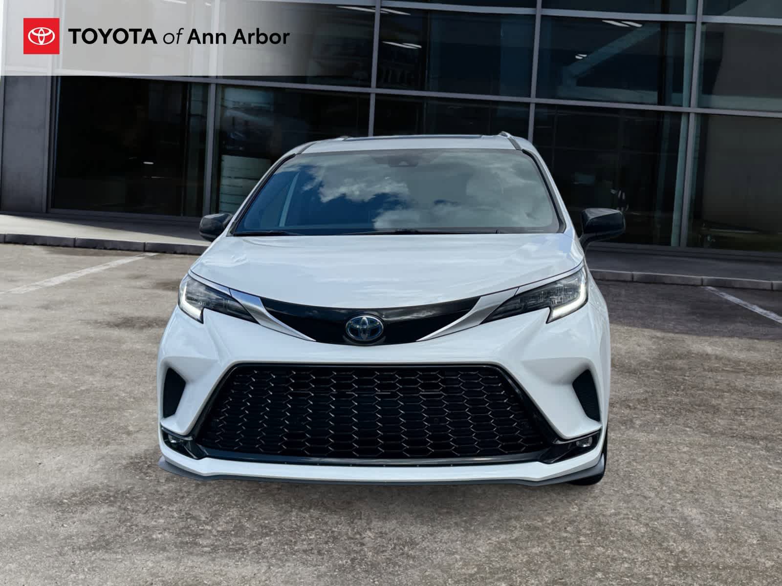 Used 2023 Toyota Sienna XSE w/ XSE Plus Package AWD/4WD image 14