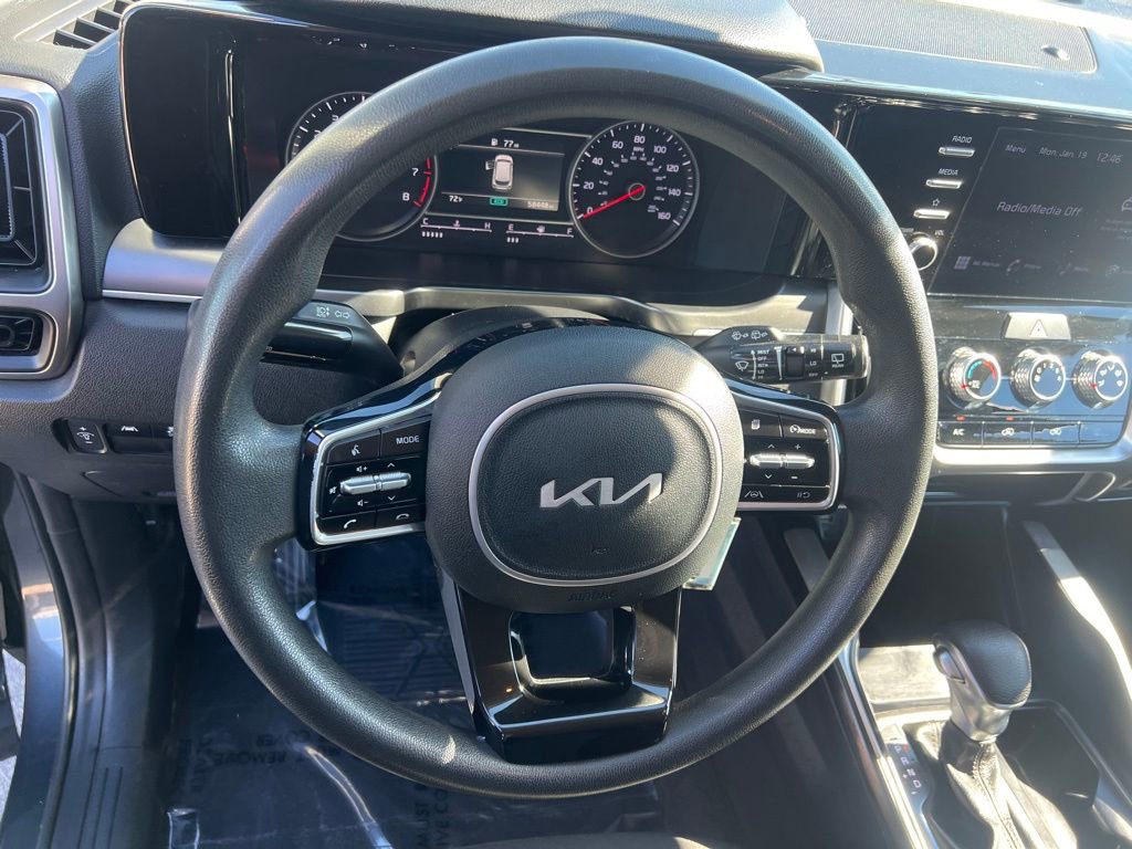 Used 2022 Kia Sorento LX image 16