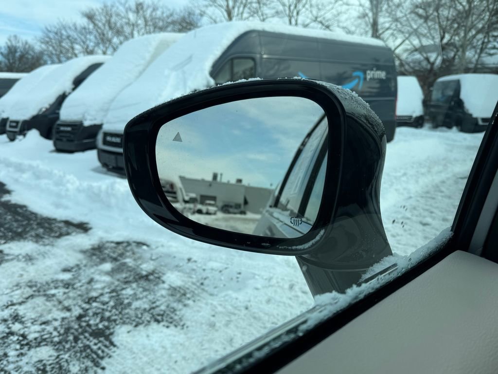 Used 2024 Chrysler Pacifica Touring-L image 21