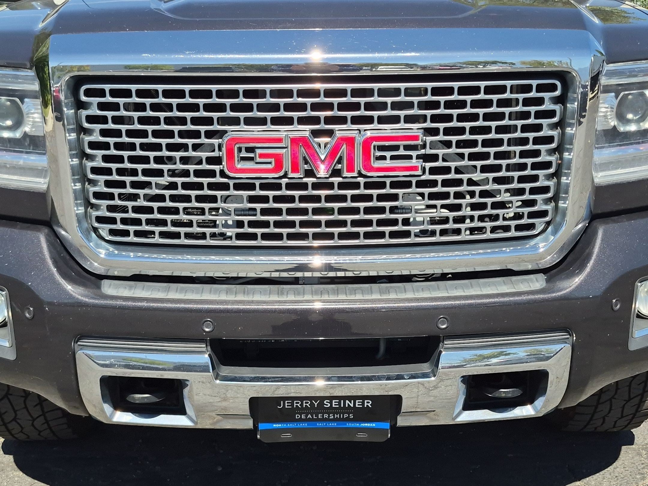 Used 2016 GMC Sierra 2500 Denali w/ Duramax Plus Package AWD/4WD image 9