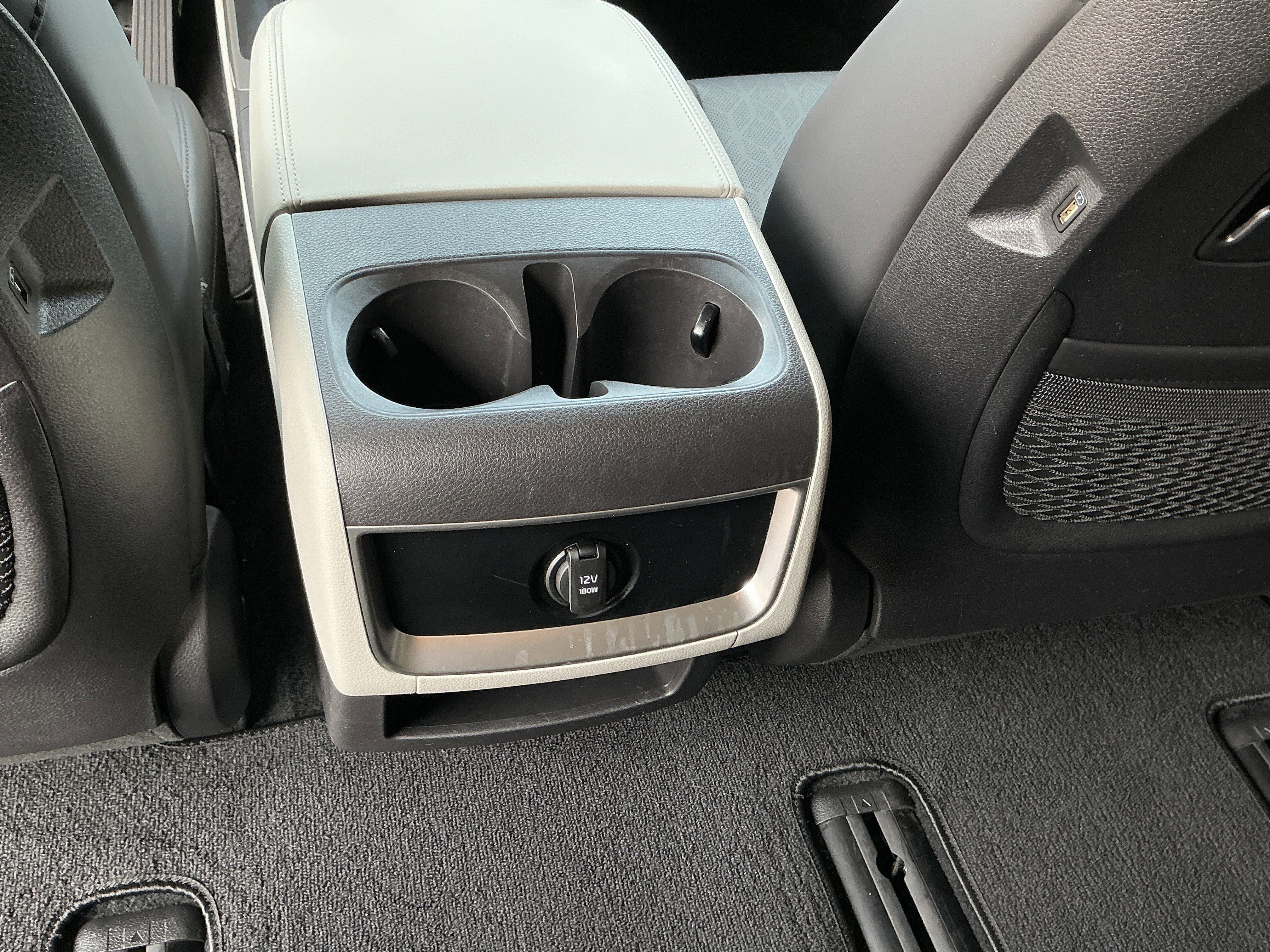 Used 2024 Kia Carnival LX image 32