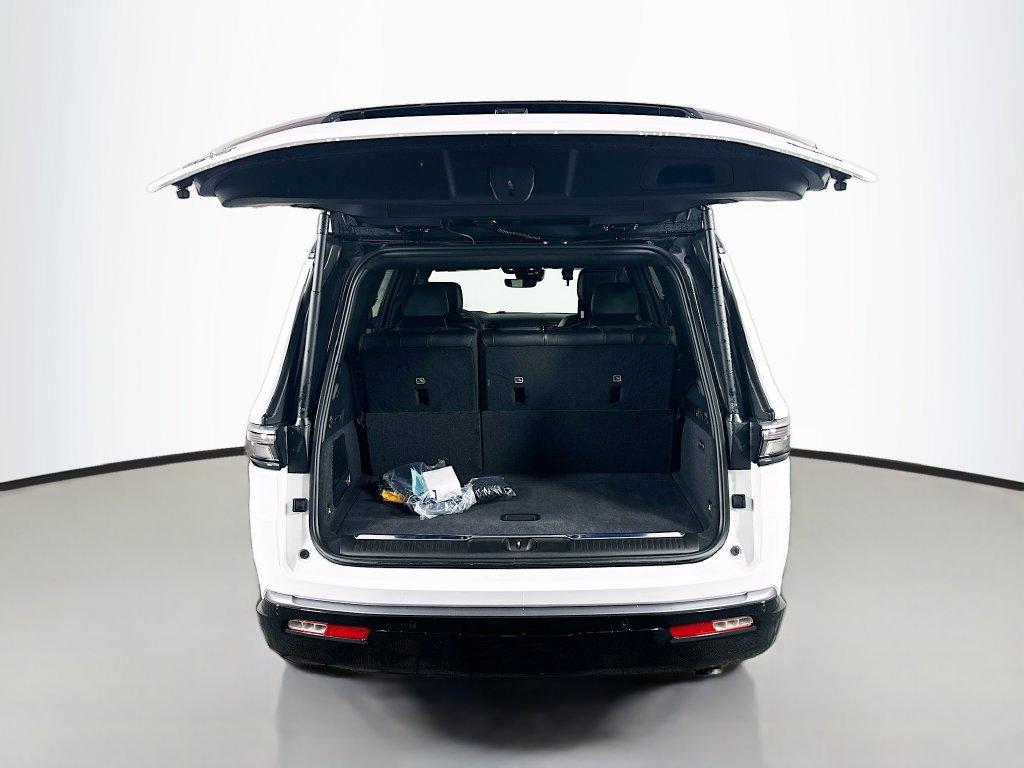 New 2026 Jeep Grand Wagoneer Summit w/ Rear Seat Video Group I AWD/4WD image 15