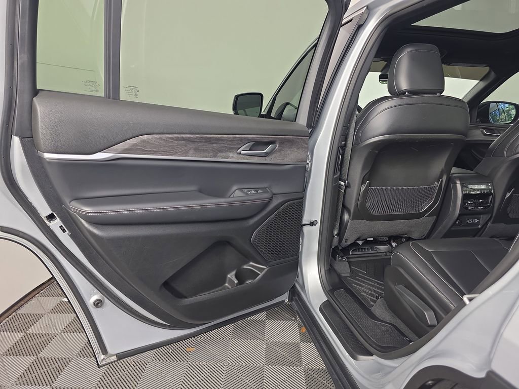Used 2025 Jeep Grand Cherokee L Limited RWD image 29