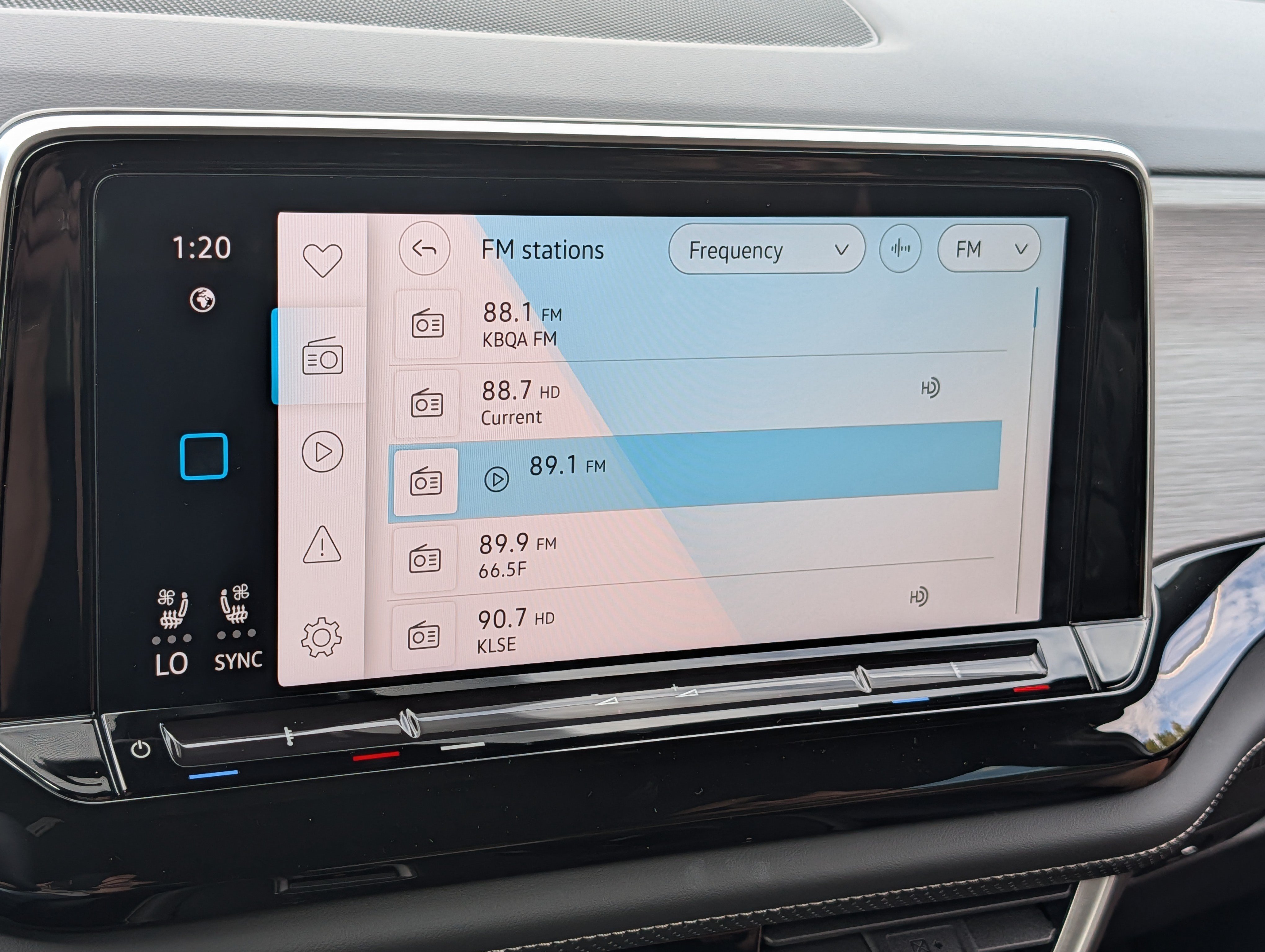 Certified 2025 Volkswagen Atlas Cross Sport SE AWD/4WD image 29