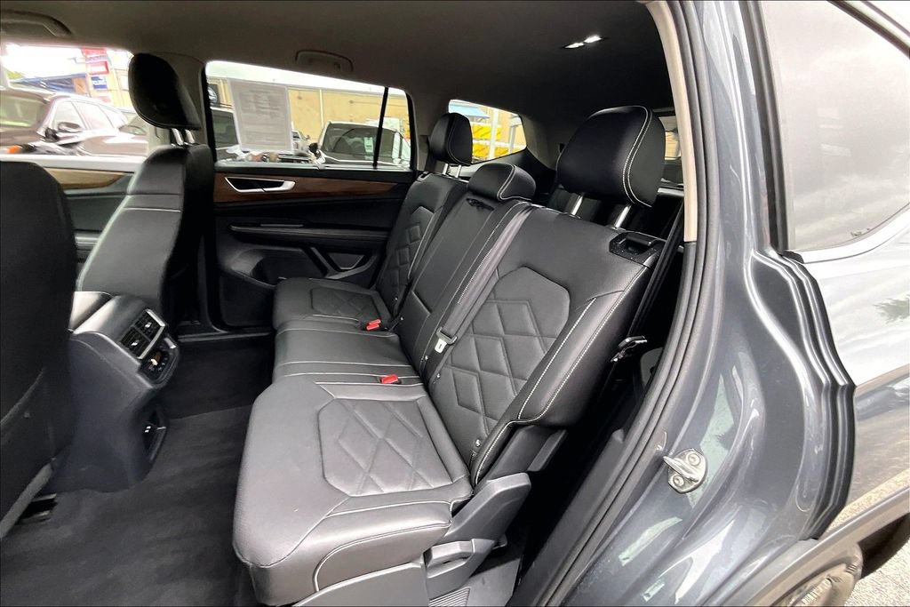 Used 2025 Volkswagen Atlas SE FWD image 37