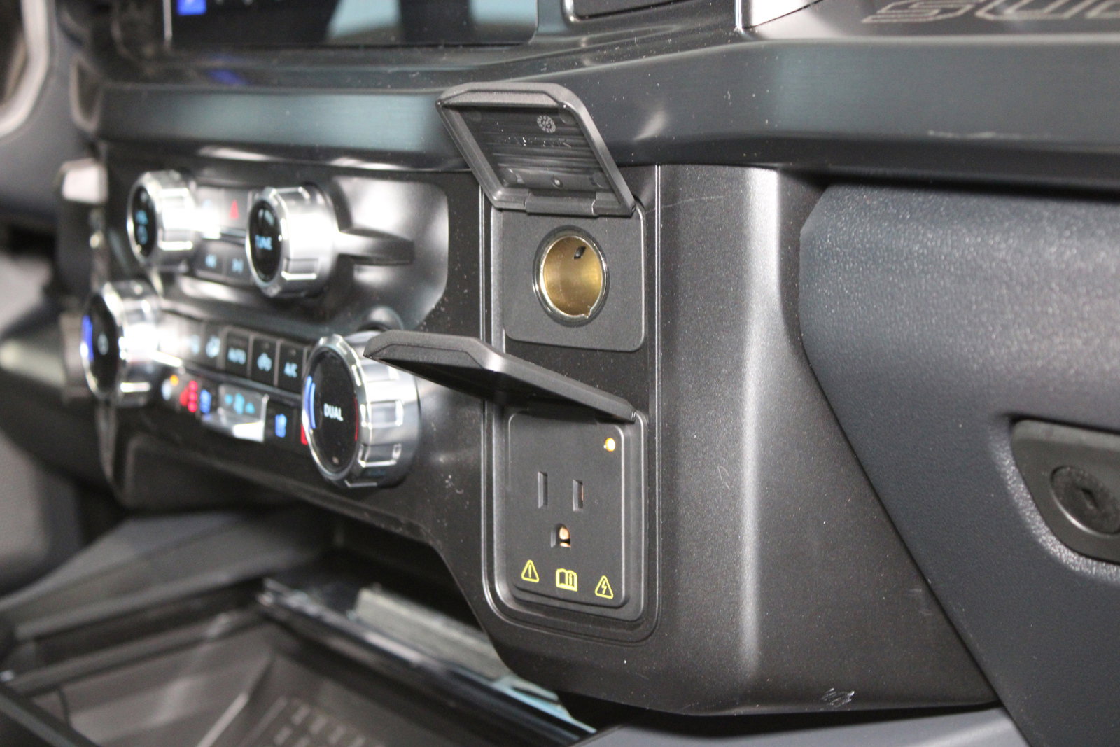 New 2025 Ford F350 Lariat w/ Lariat Ultimate Package image 23