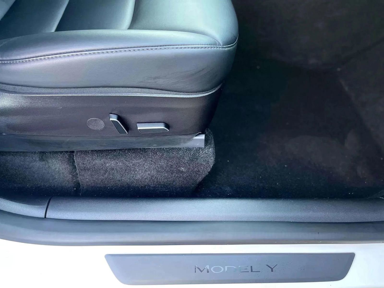 Used 2022 Tesla Model Y Long Range image 14