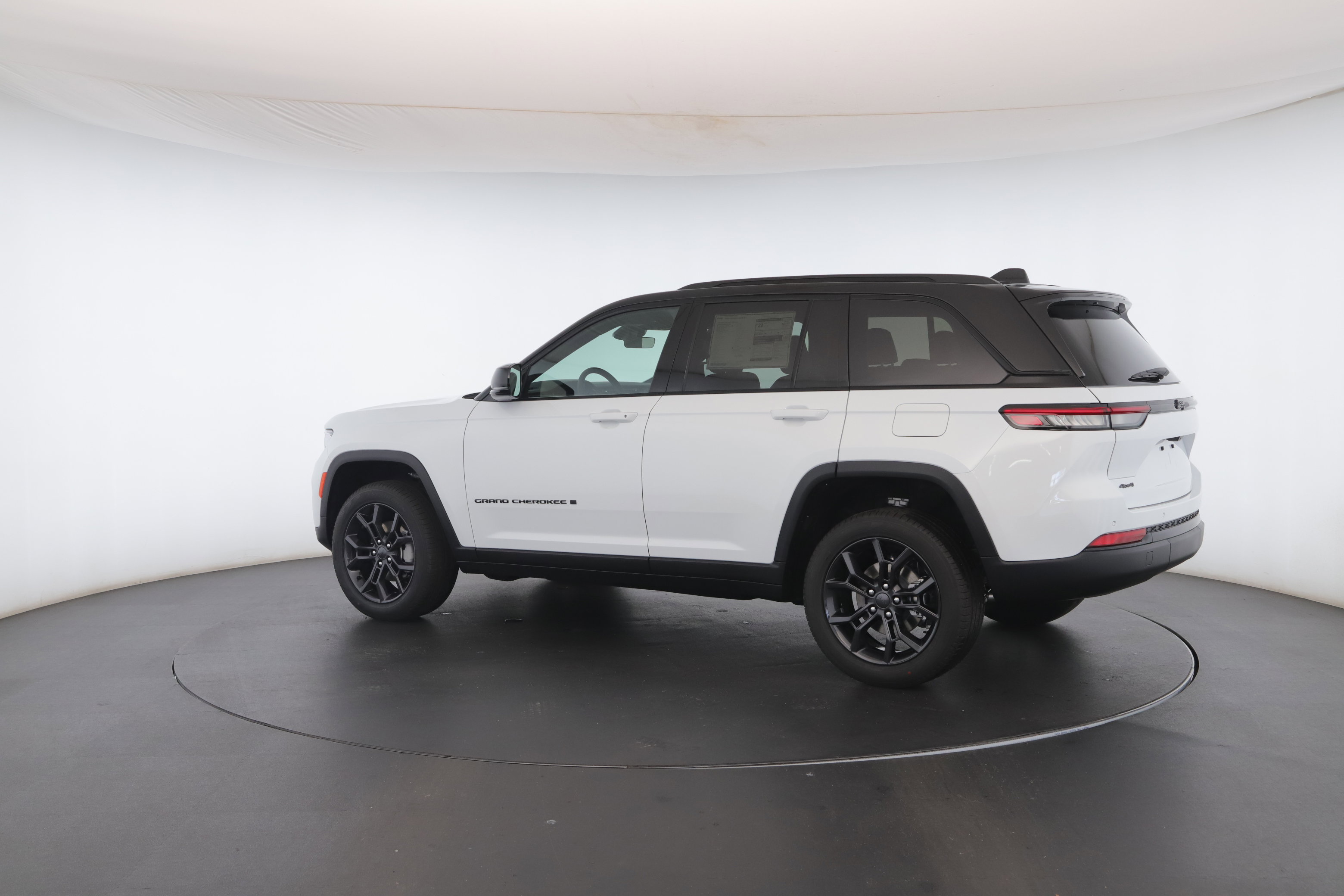 New 2025 Jeep Grand Cherokee Limited image 21