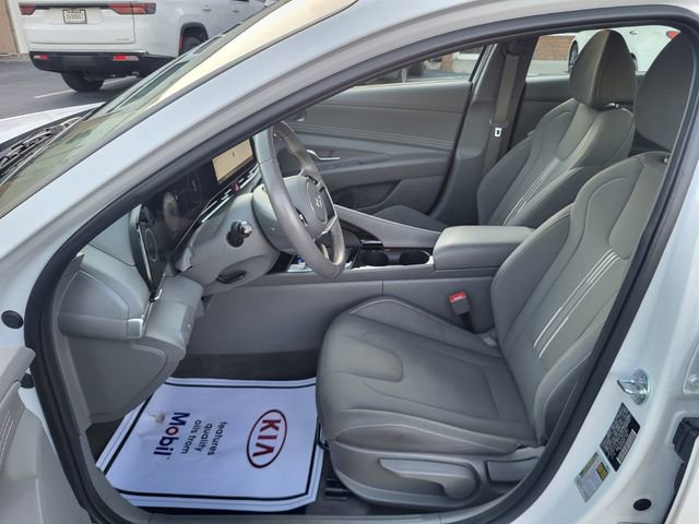 Used 2025 Hyundai Elantra SEL image 11