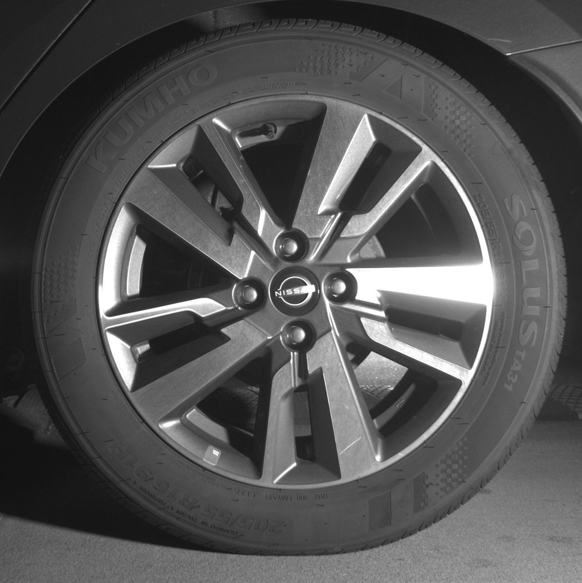 Used 2025 Nissan Versa SV FWD image 14