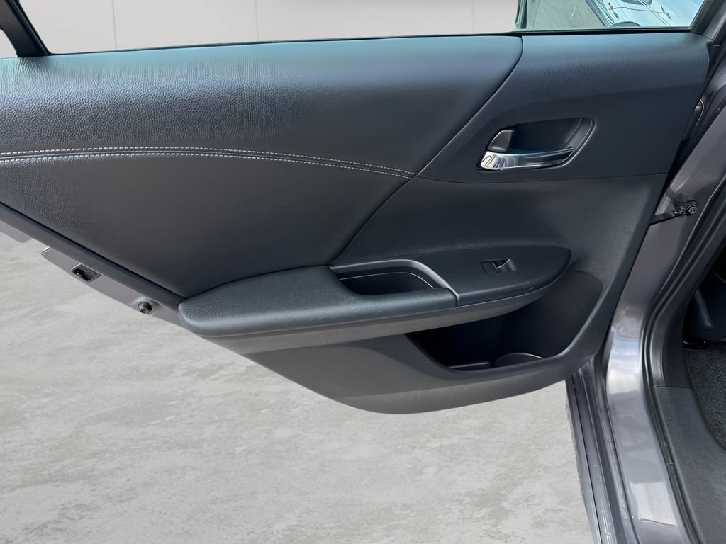 Used 2017 Honda Accord Sport image 14