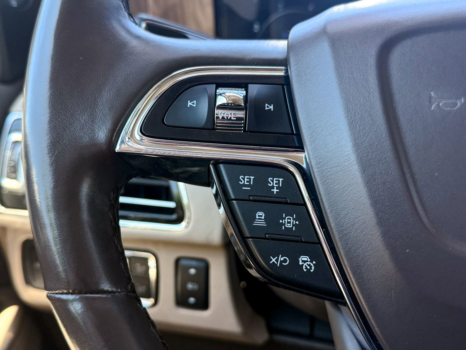 Used 2022 Lincoln Navigator Reserve AWD/4WD image 46