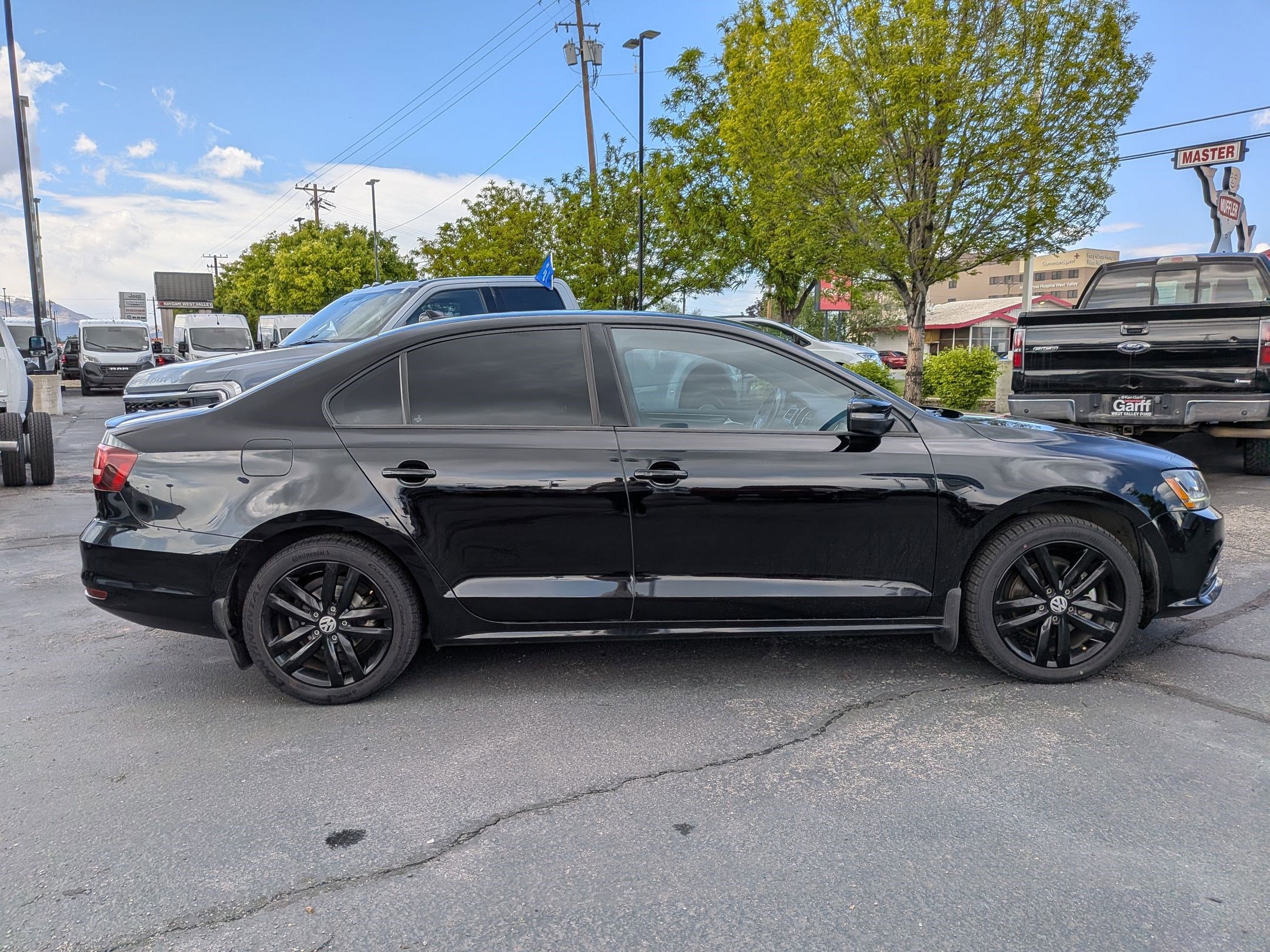 Used 2018 Volkswagen Jetta Sport FWD image 2