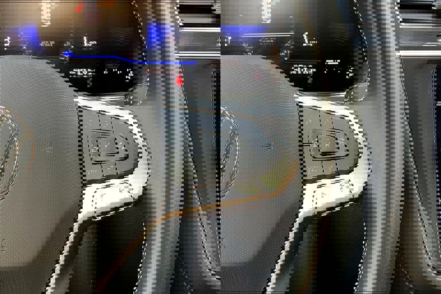 Used 2024 Volkswagen Tiguan SE image 23