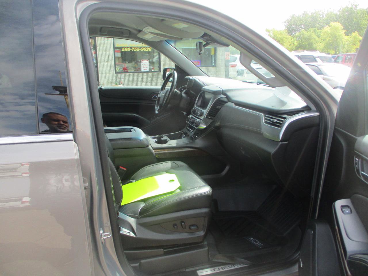 Used 2019 Chevrolet Suburban LT w/ Luxury Package image 8