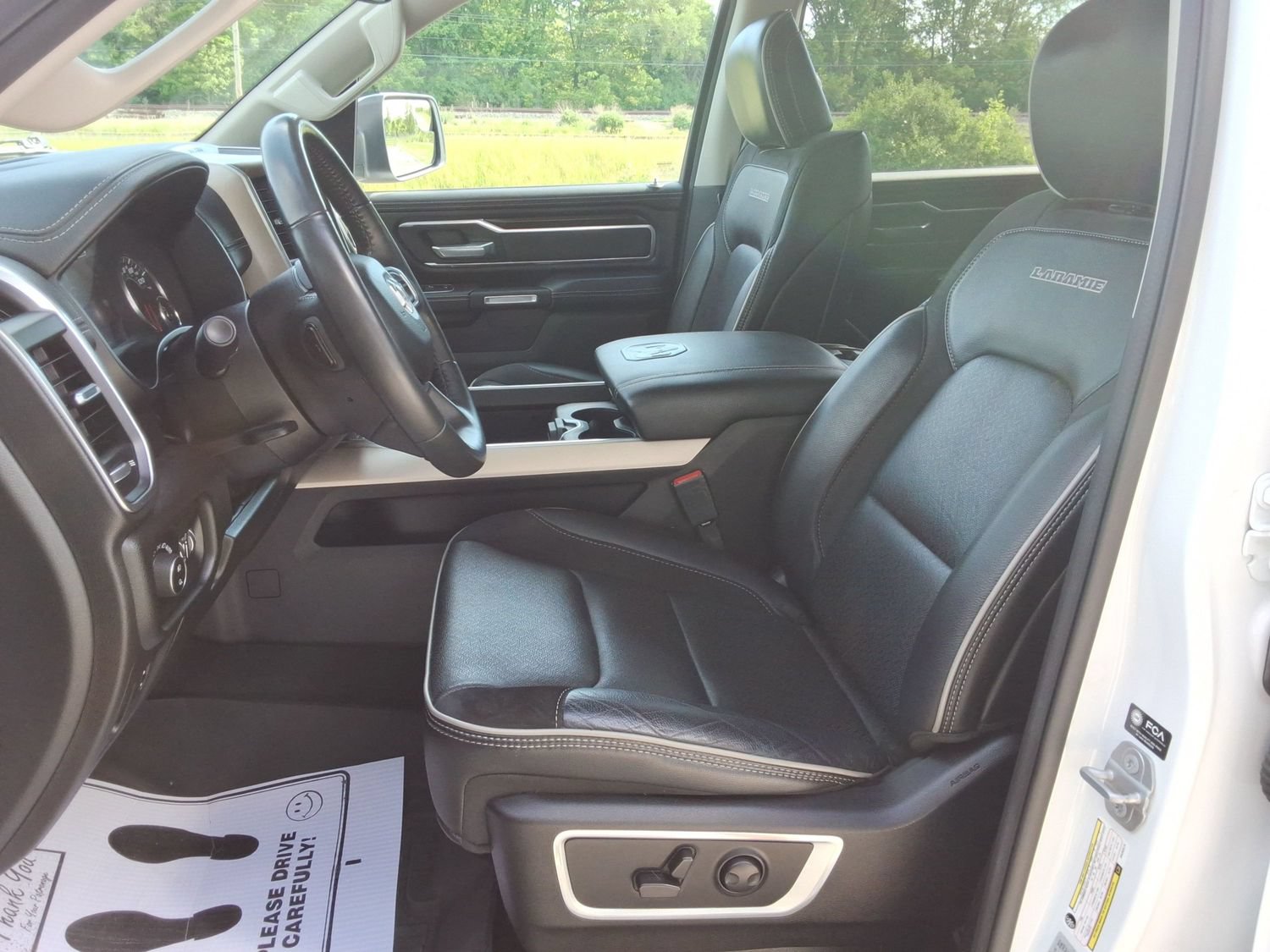Used 2022 RAM 1500 Laramie AWD/4WD image 30