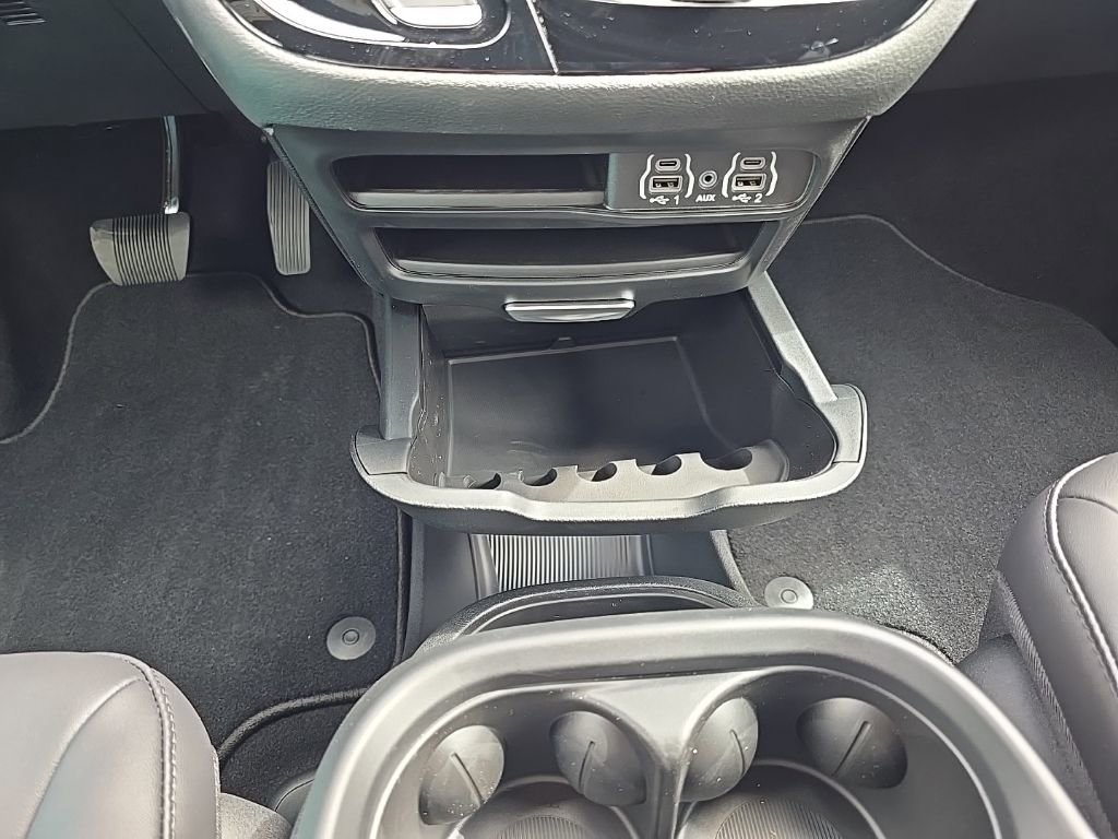 New 2025 Chrysler Pacifica Select image 13