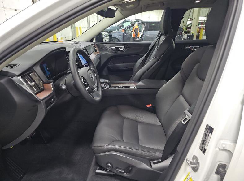 Used 2024 Volvo XC60 T8 Plus w/ Protection Package Premier image 13