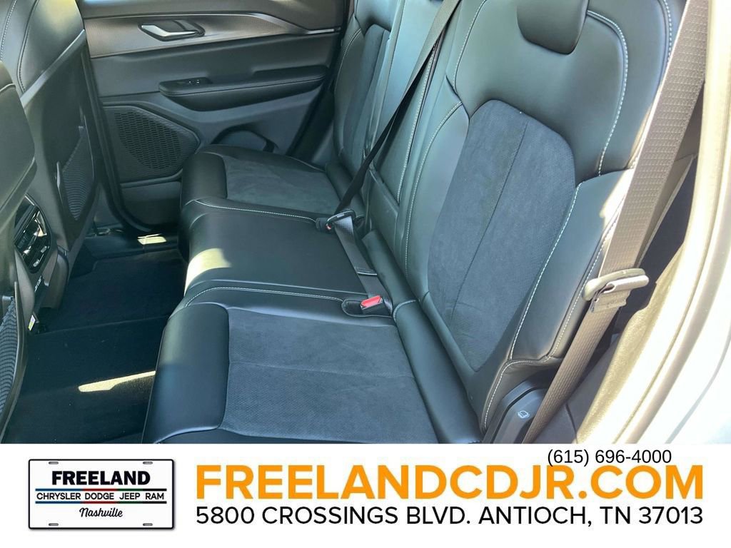 New 2025 Jeep Grand Cherokee 4WD image 18