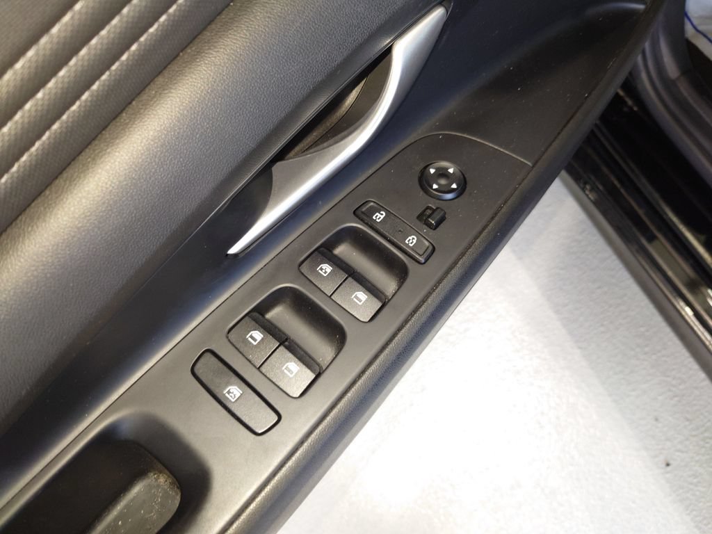 Certified 2023 Hyundai Elantra Limited FWD image 12