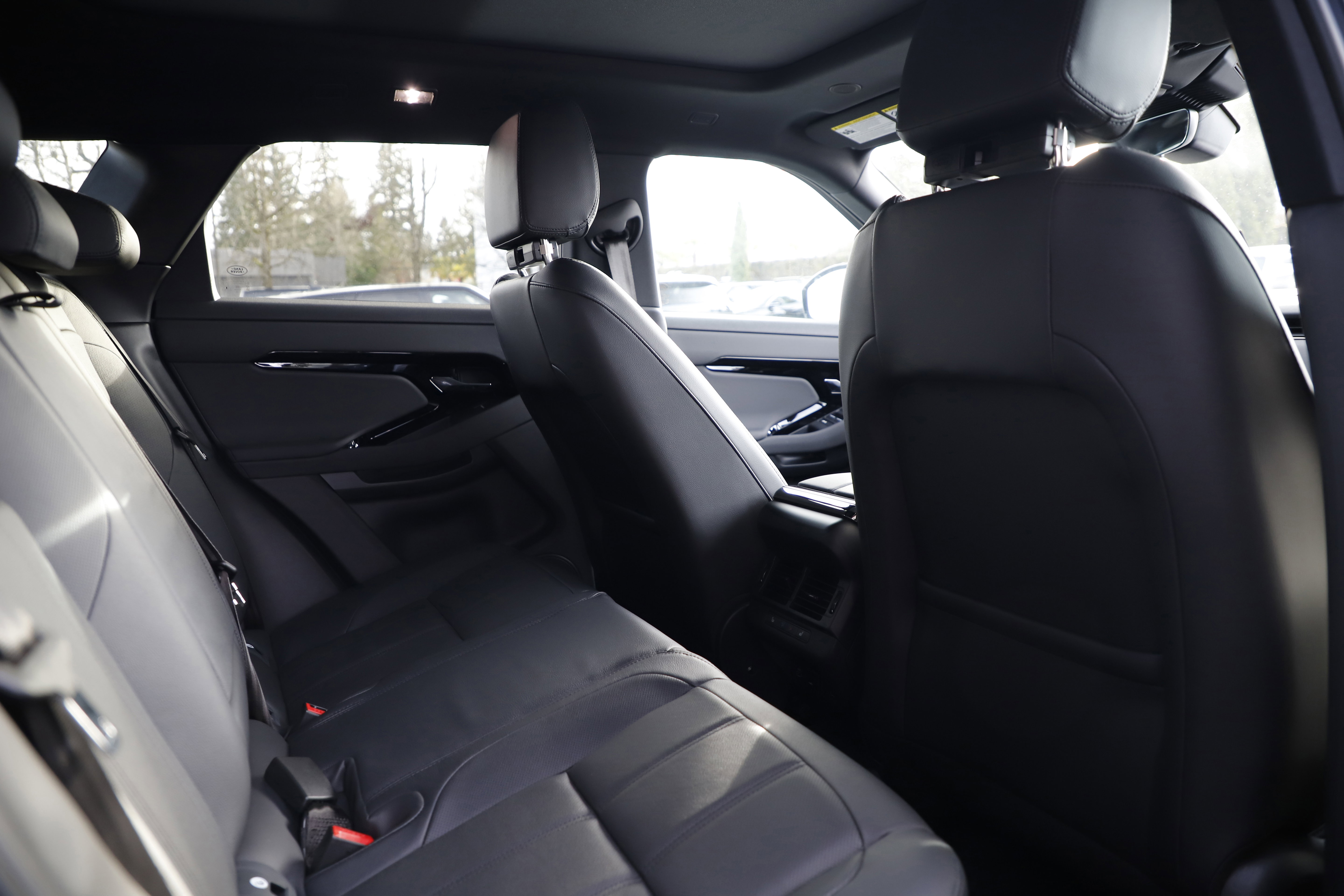 New 2025 Land Rover Range Rover Evoque Dynamic SE image 13