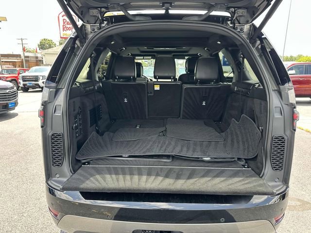 Used 2024 Land Rover Discovery Dynamic SE image 10