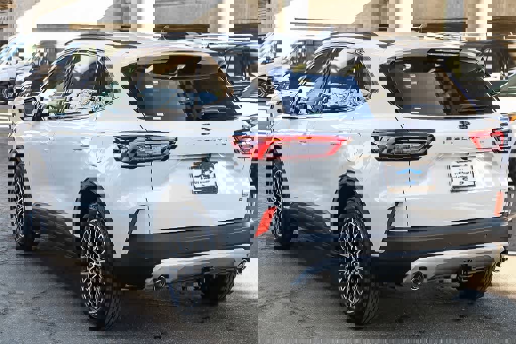 New 2025 Ford Escape SE w/ Class II Trailer Tow Package image 8