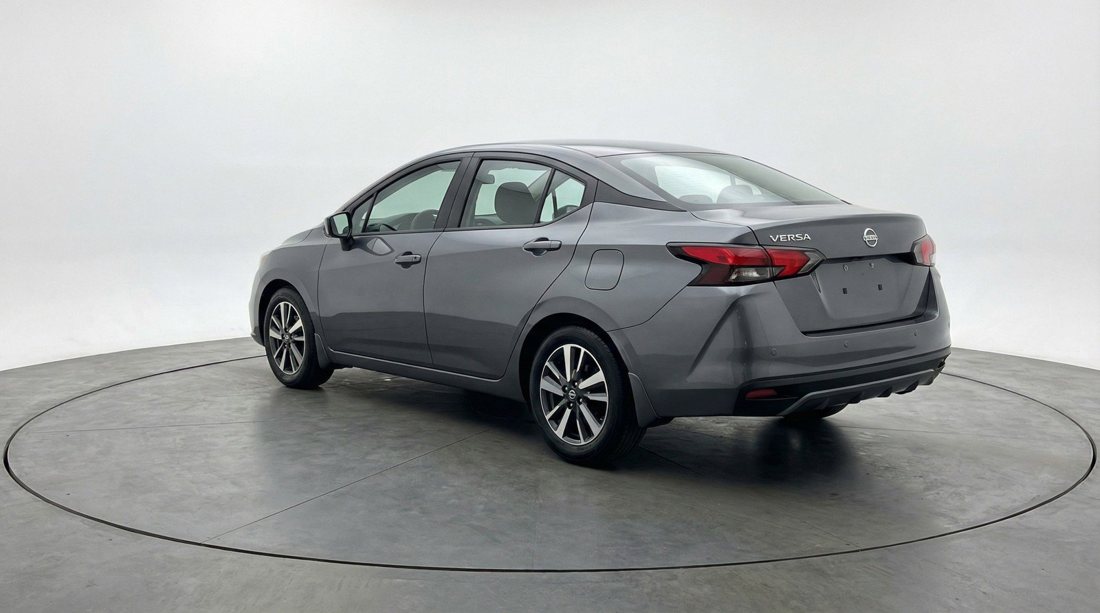 Used 2025 Nissan Versa SV FWD image 5