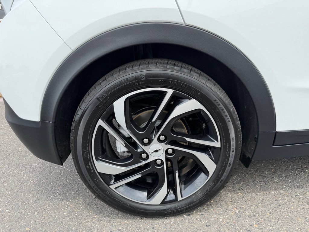 Used 2023 Chevrolet Bolt LT w/ Infotainment Package FWD image 9