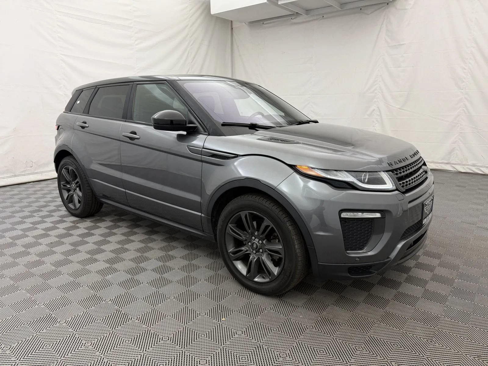 Used 2018 Land Rover Range Rover Evoque Landmark Edition AWD/4WD image 4