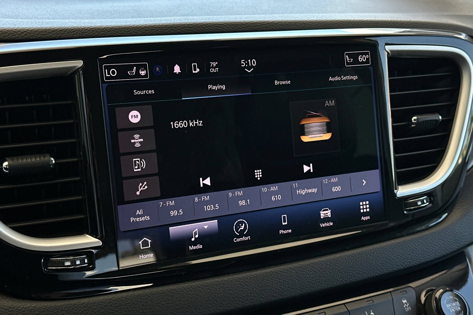 Used 2024 Chrysler Pacifica Touring-L FWD image 18