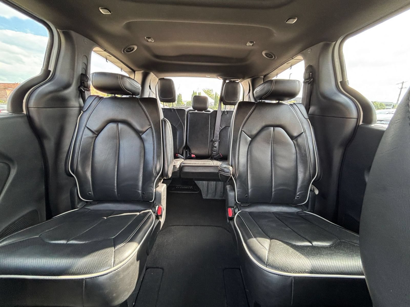 Used 2025 Chrysler Pacifica Limited FWD image 39