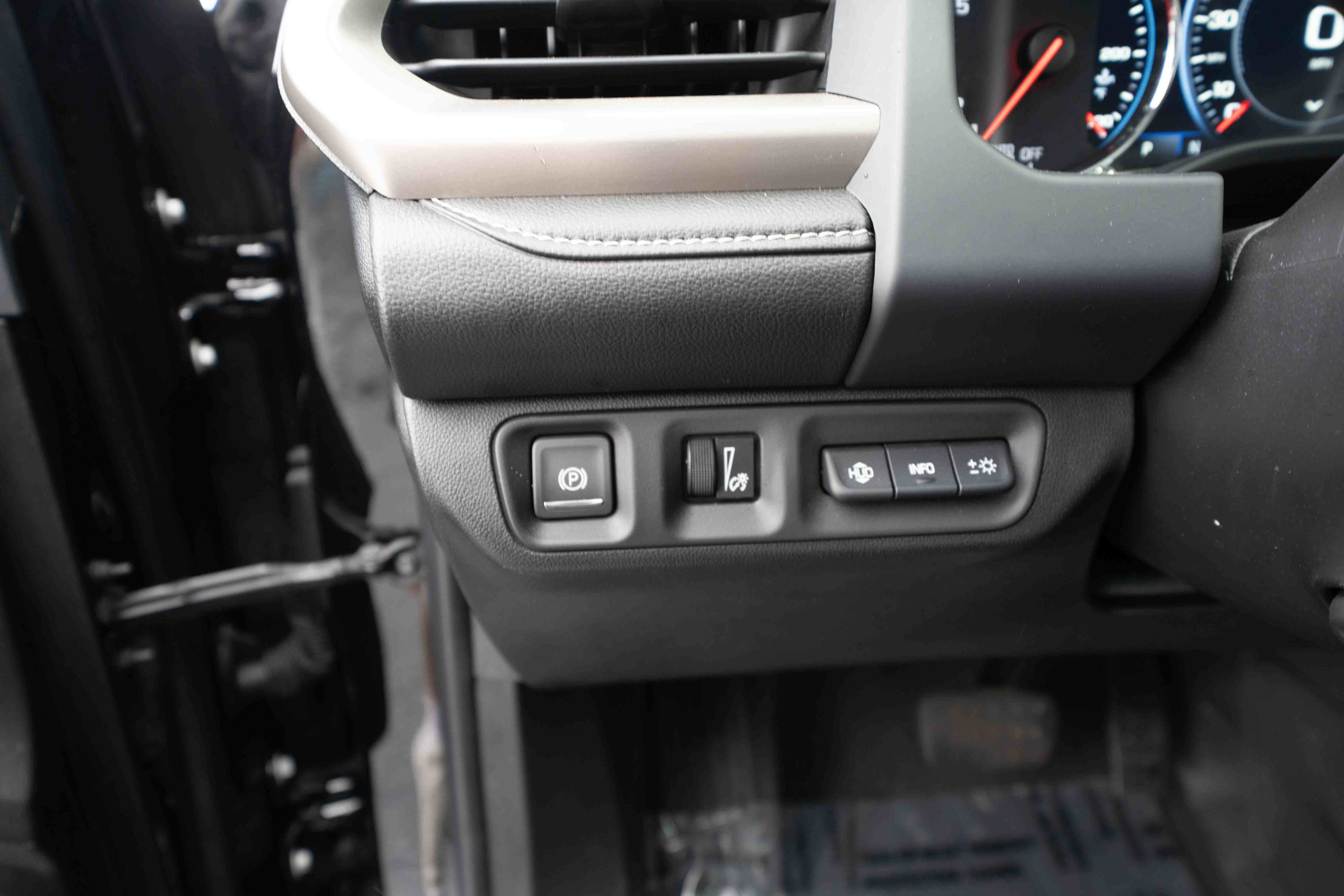 Used 2023 GMC Acadia Denali w/ Denali Ultimate Package AWD/4WD image 11