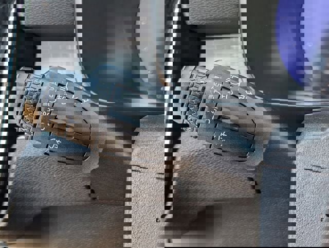 Used 2023 Volvo XC40 B5 Core image 19