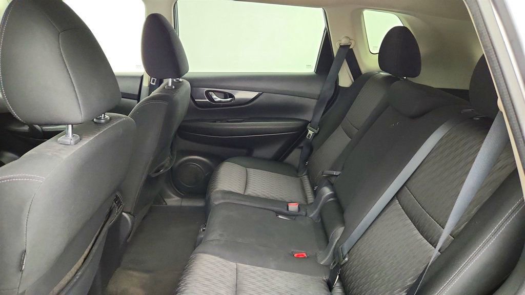 Used 2017 Nissan Rogue SV AWD/4WD image 19
