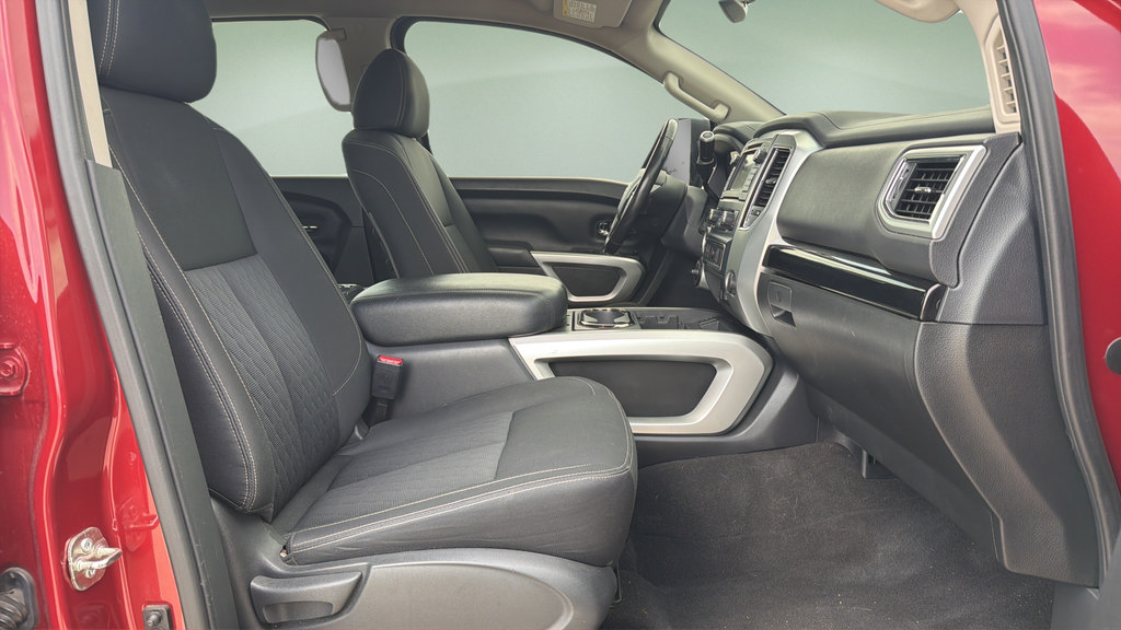 Used 2019 Nissan Titan SV w/ SV Convenience Package AWD/4WD image 11