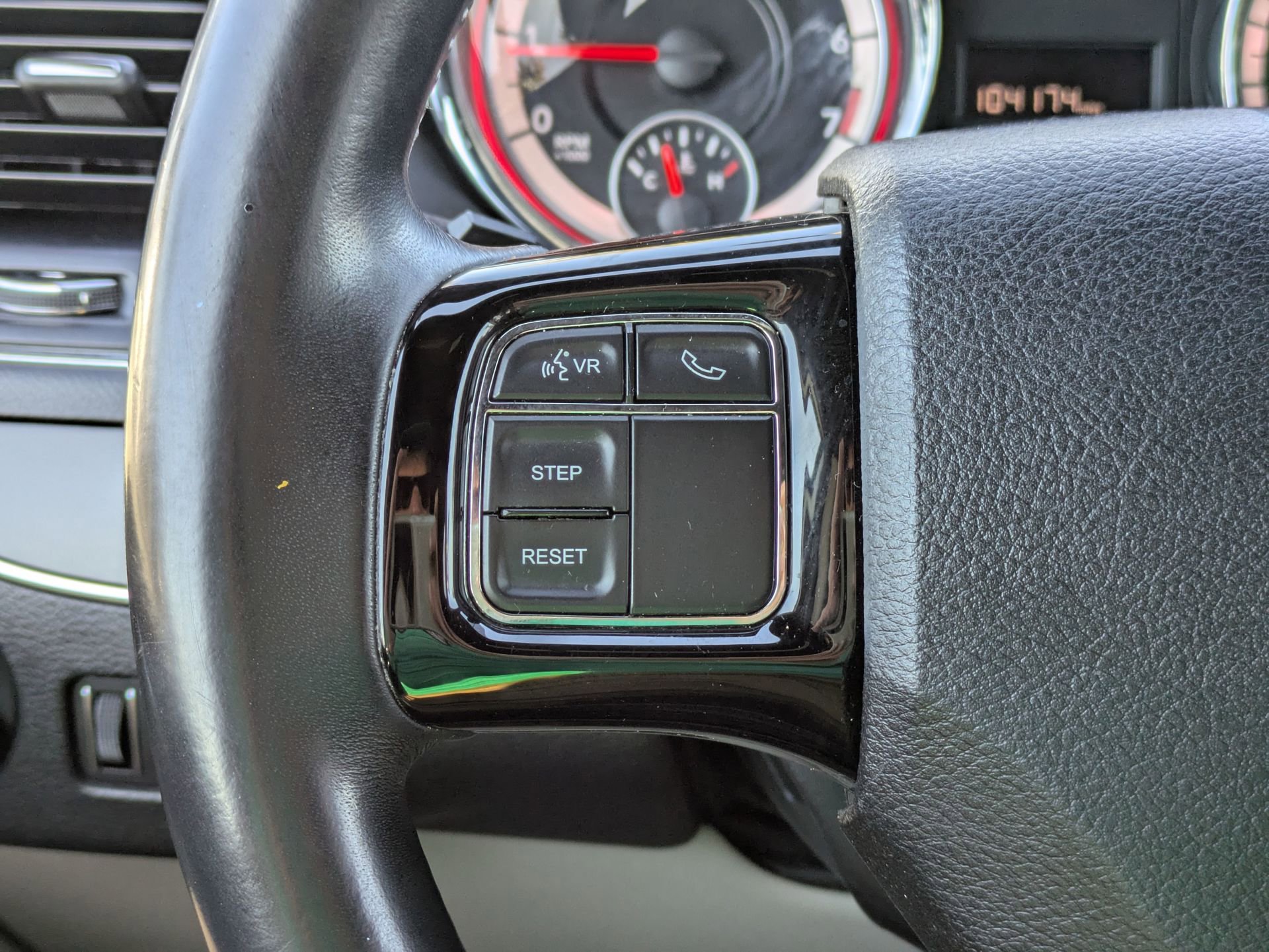 Used 2018 Dodge Grand Caravan SXT image 29