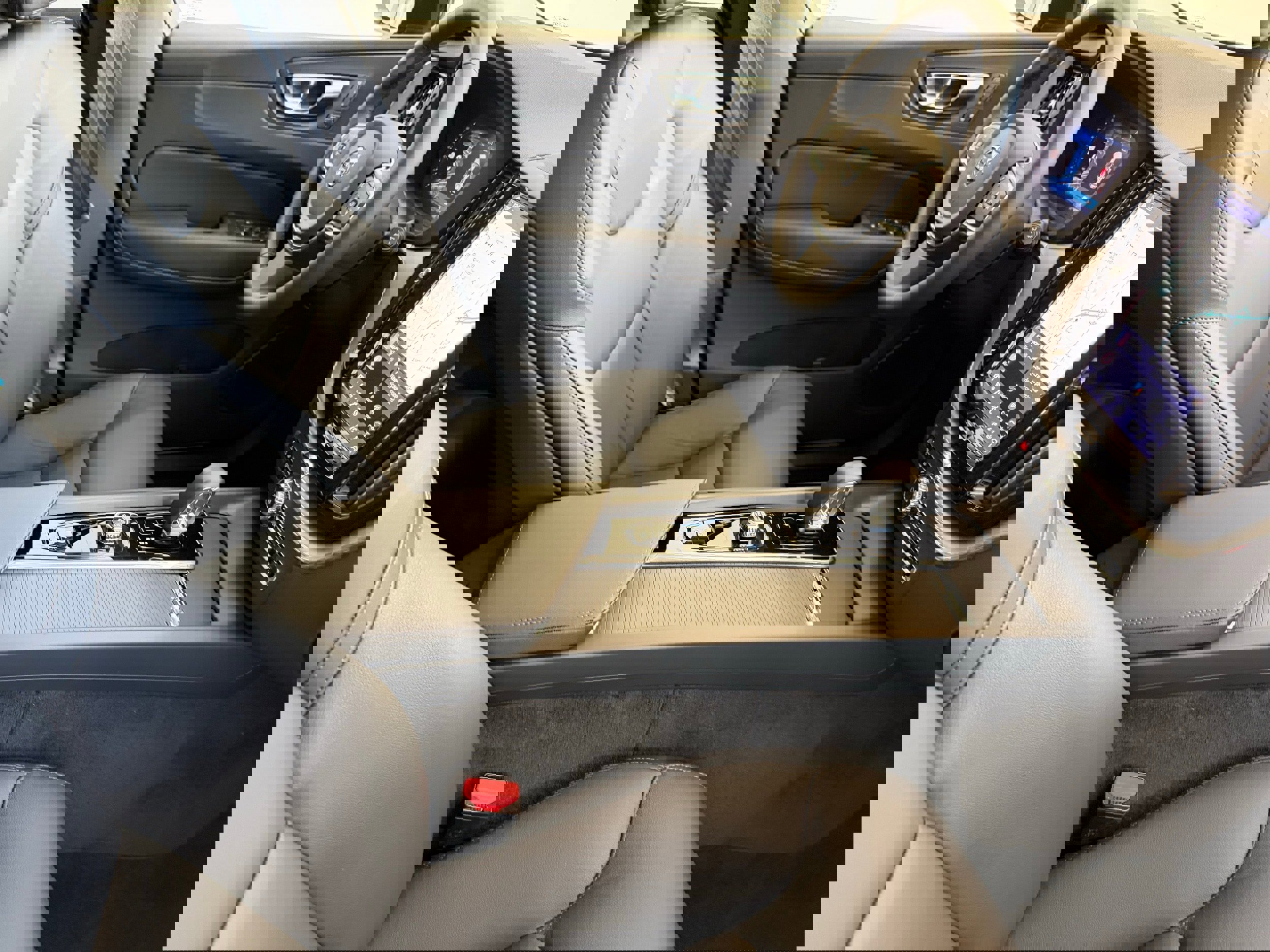 Certified 2025 Volvo XC60 B5 Core image 21