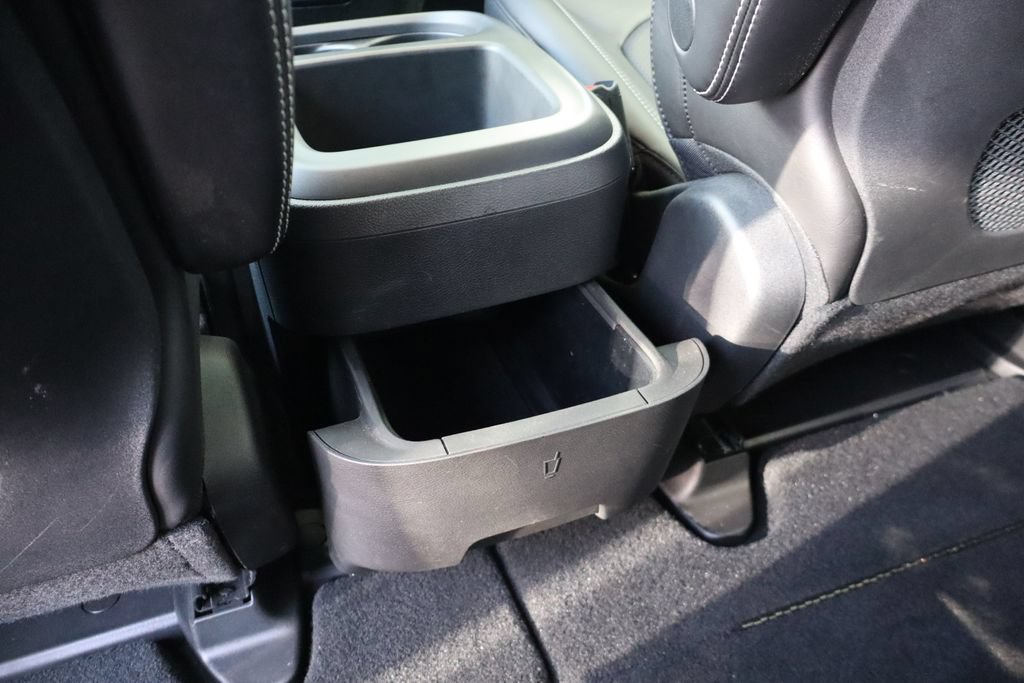 Used 2026 Chrysler Pacifica Select FWD image 41